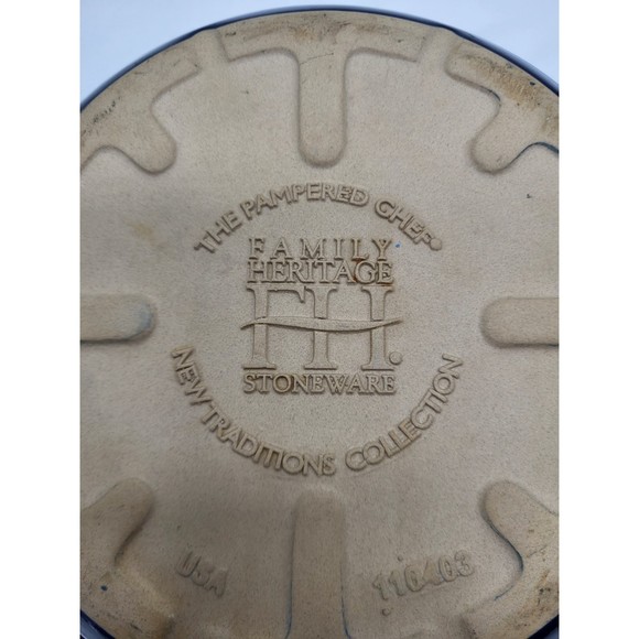 Pampered Chef New Traditions Collection Stoneware Pie Pan - Picture 3 of 5